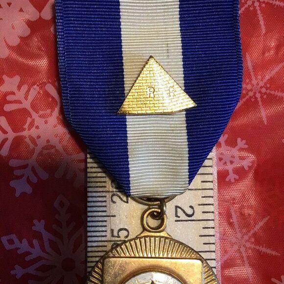 Vintage, royal rangers, medal, and tie tack - Picture 3 of 4